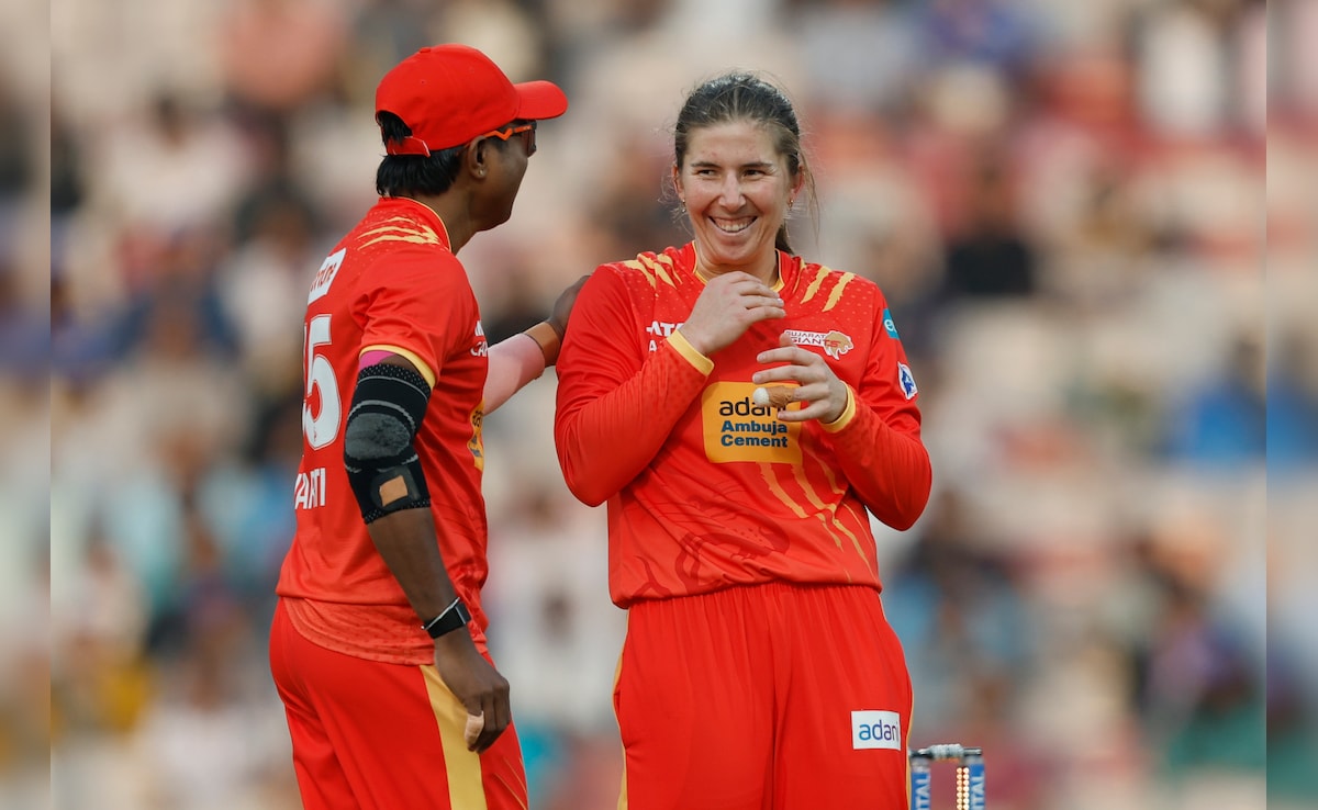 Delhi Capitals vs Gujarat Giants LIVE Score Updates