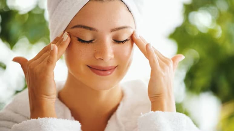 शादी के बाद कैसा होना चाहिए आपका स्किनकेयर रूटीन? डर्मेटोलॉजिस्ट ने बताया दुल्हन बनने के बाद कैसे रखें स्किन का ख्याल