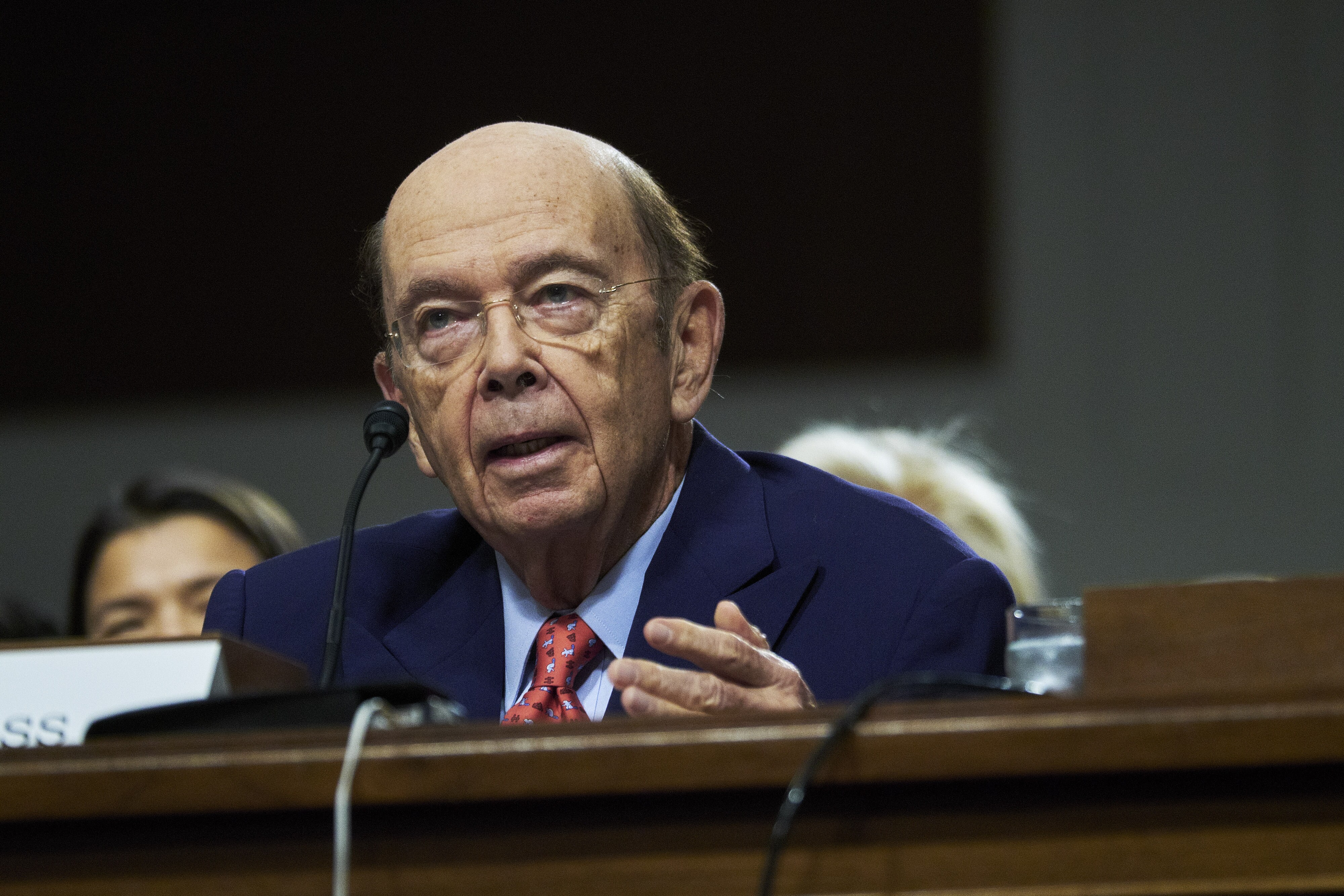 Leaks Show U.S. Commerce Chief, U.K. Queen&rsquo;s Offshore Investments