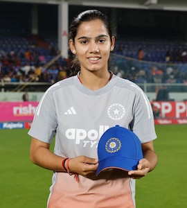 India Hand To Debut To 20-Year-Old Spinner Vaishnavi Sharma In 2nd Womens ODI vs Australia