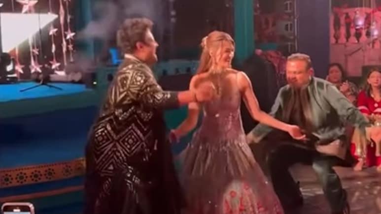 VIDEO: कार्तिक के बाद कृति सेनन ने बहन की संगीत पर 'लॉलीपॉप' पर लगाए ठुमके, चूचा के साथ दी जबरदस्त परफॉरमेंस&nbsp;