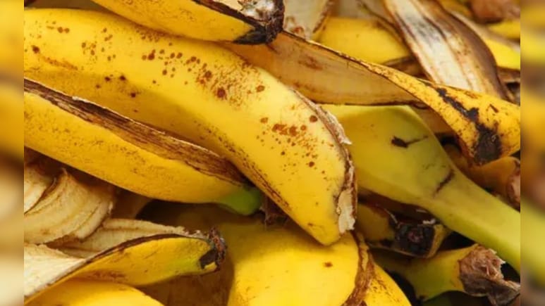 केला खाकर छिलका फेंकने की गलती न करें, ये भी सेहत के लिए है वरदान&nbsp;