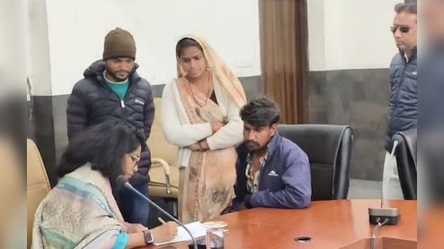 लव मैरिज के बाद परिवार का सामाजिक बहिष्कार! पीड़ित ने कलेक्टर से लगाई इंसाफ की गुहार