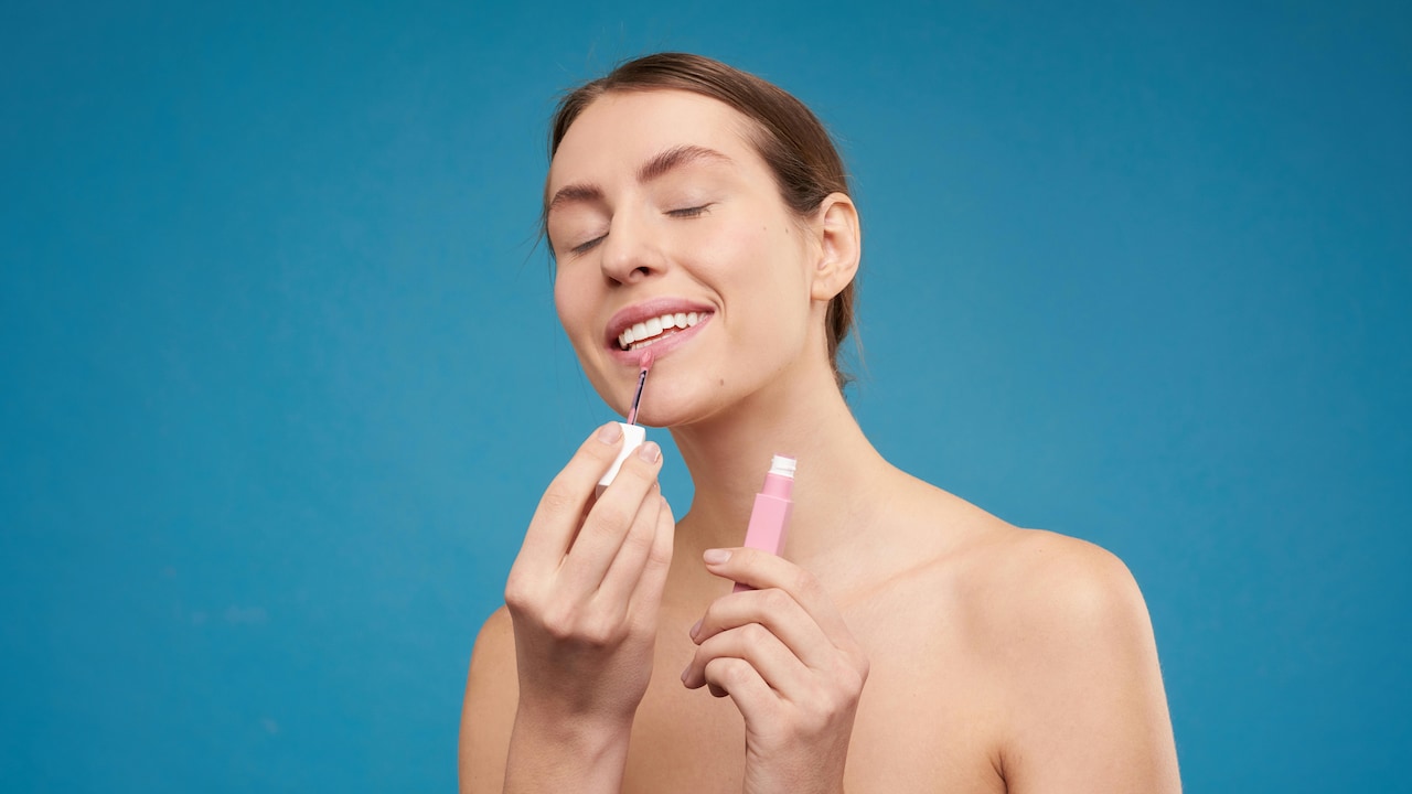 How To Apply Lipstick Correctly So Your Lip Colour Lasts Longer How To Apply Lipstick Correctly So Your Lip Colour Lasts Longer