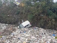 मेरठ में दोहराया नोएडा जैसा कार हादसा, ड्राइविंग सीखते हुए नाले में जा गिरी कार