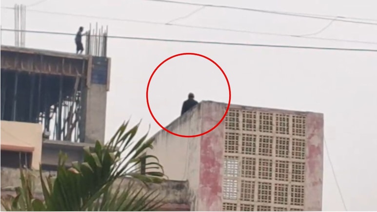 Beed News: बायको नांदायला येईना.. बीडच्या तरुणाने पोलिसांचं टेन्शन वाढवलं, प्रजासत्तादिनी हायहोल्टेज ड्रामा