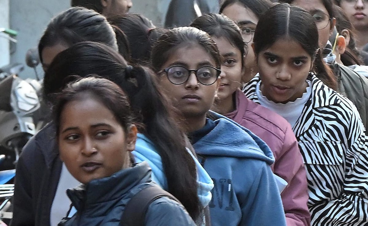 JEE Main 2026 Jan 28 Live Updates: Day 5 First Shift Exam Underway