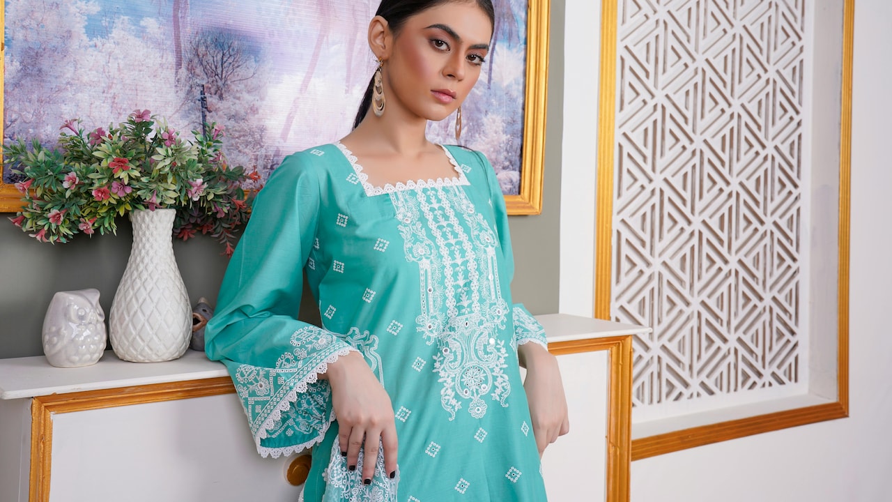 Here are 10 common reasons why light coloured kurtis appear transparent indoors