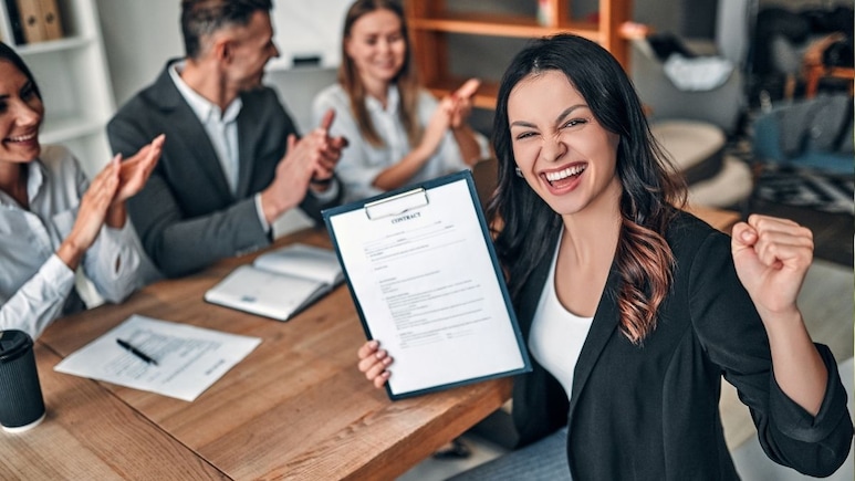 55 लाख IT प्रोफेशनल्&zwj;स के लिए गुड न्&zwj;यूज: सैलरी, PF, ग्रैच्&zwj;युटी, इंश्&zwj;योरेंस... नए लेबर कोड में क्&zwj;या-क्&zwj;या बदला?