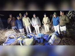 पुआल के ढेर में छिपा था 'नशे का खजाना': बगहा पुलिस ने बरामद किया 203 किलो गांजा, तस्करों की साजिश फेल