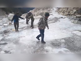 उत्तराखंड में ठंड का ऐसा सितम, गोमुख से गंगोत्री तक जम गई भागीरथी नदी, फिर भी ड्यूटी पर जुटे जांबाज
