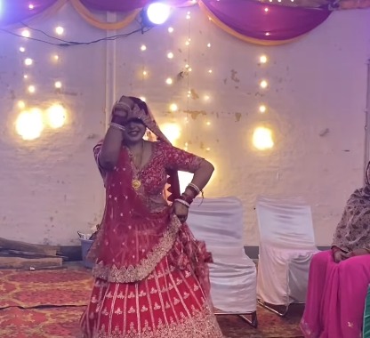 नई नवेली दुल्हन ने श्रीदेवी के गाने पर किया उनसे भी अच्छा डांस, वीडियो देख लोग बोले-असली धुरंधर तो ये निकली