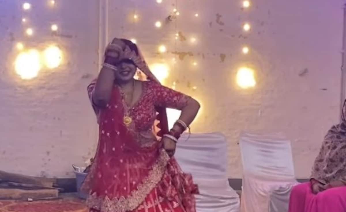 नई नवेली दुल्हन ने श्रीदेवी के गाने पर किया उनसे भी अच्छा डांस, वीडियो देख लोग बोले-असली धुरंधर तो ये निकली