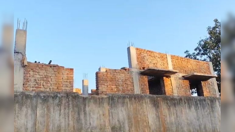 लापरवाह सिस्टम ने ली मासूम की जान; निर्माणाधीन आंगनवाड़ी की छत गिरी, छठवीं के छात्र दबा
