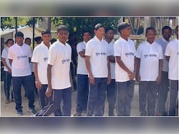 दंतेवाड़ा में 1.19 करोड़ के इनामी 63 नक्सलियों ने किया सरेंडर, 16 महिलाएं भी शामिल