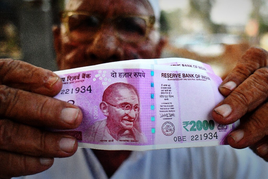 RBI Mulls Mobile Phone-Based Solution To Help Visually Impaired Identify Banknotes