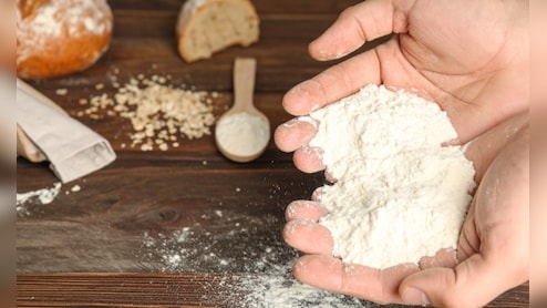 स्वाद में मखमली, शरीर के लिए जहर! जानें मैदा कैसे आपको पहुंचाता है नुकसान