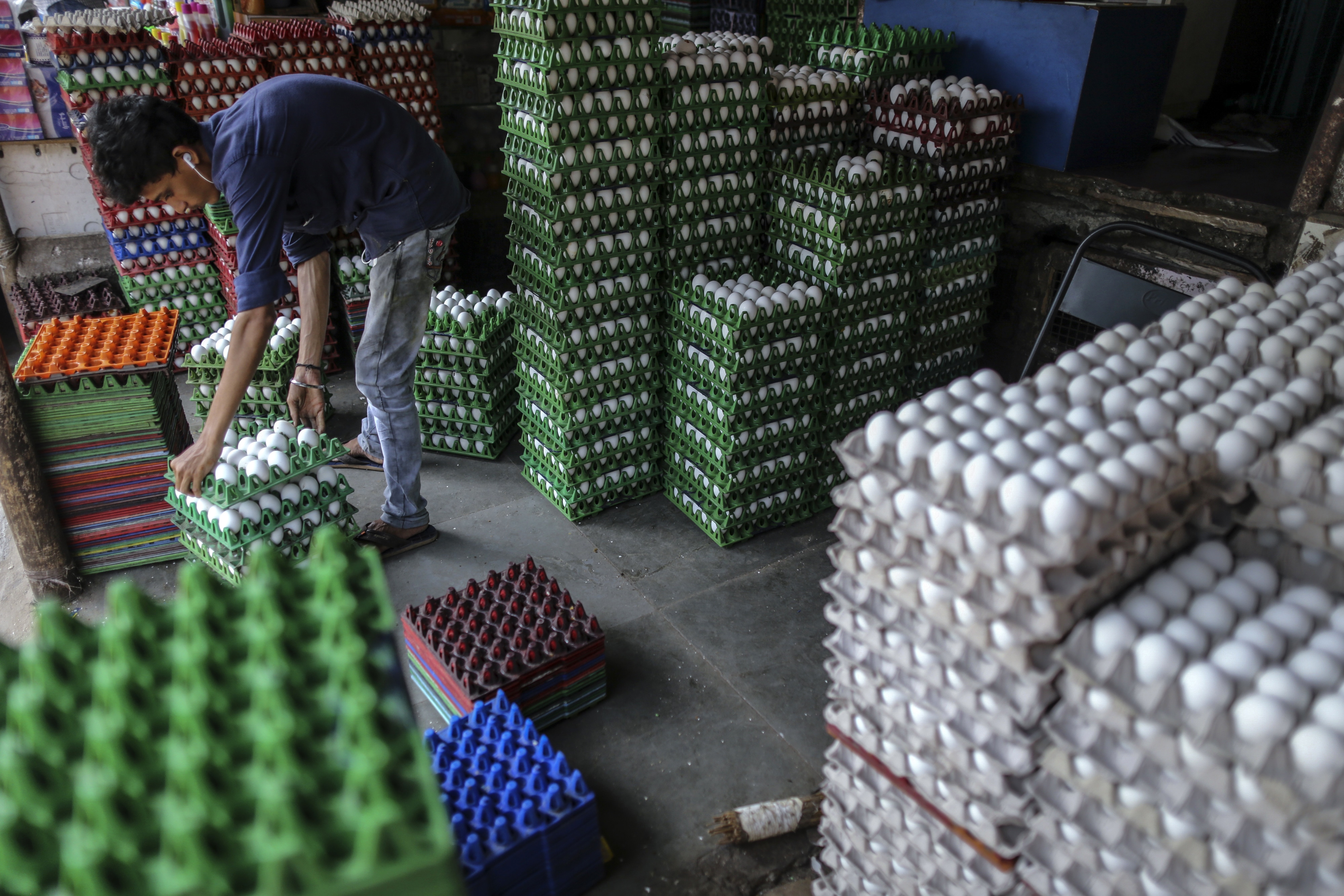 India&rsquo;s Wholesale Inflation Hits Eight-Month Low  On Falling Food Prices