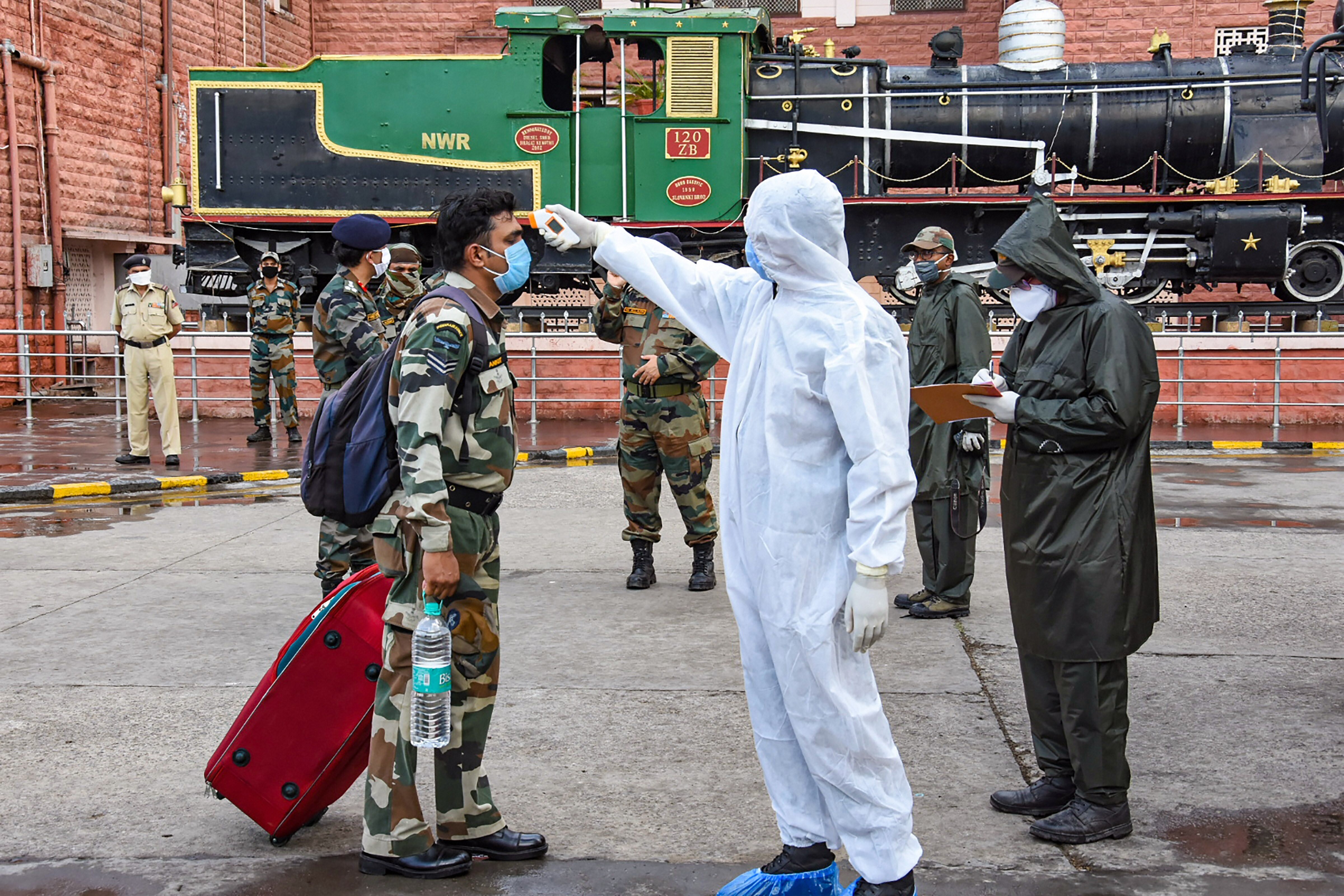 Coronavirus India Updates: Covid-19 Cases In India At 28,380; Death Toll At 886 