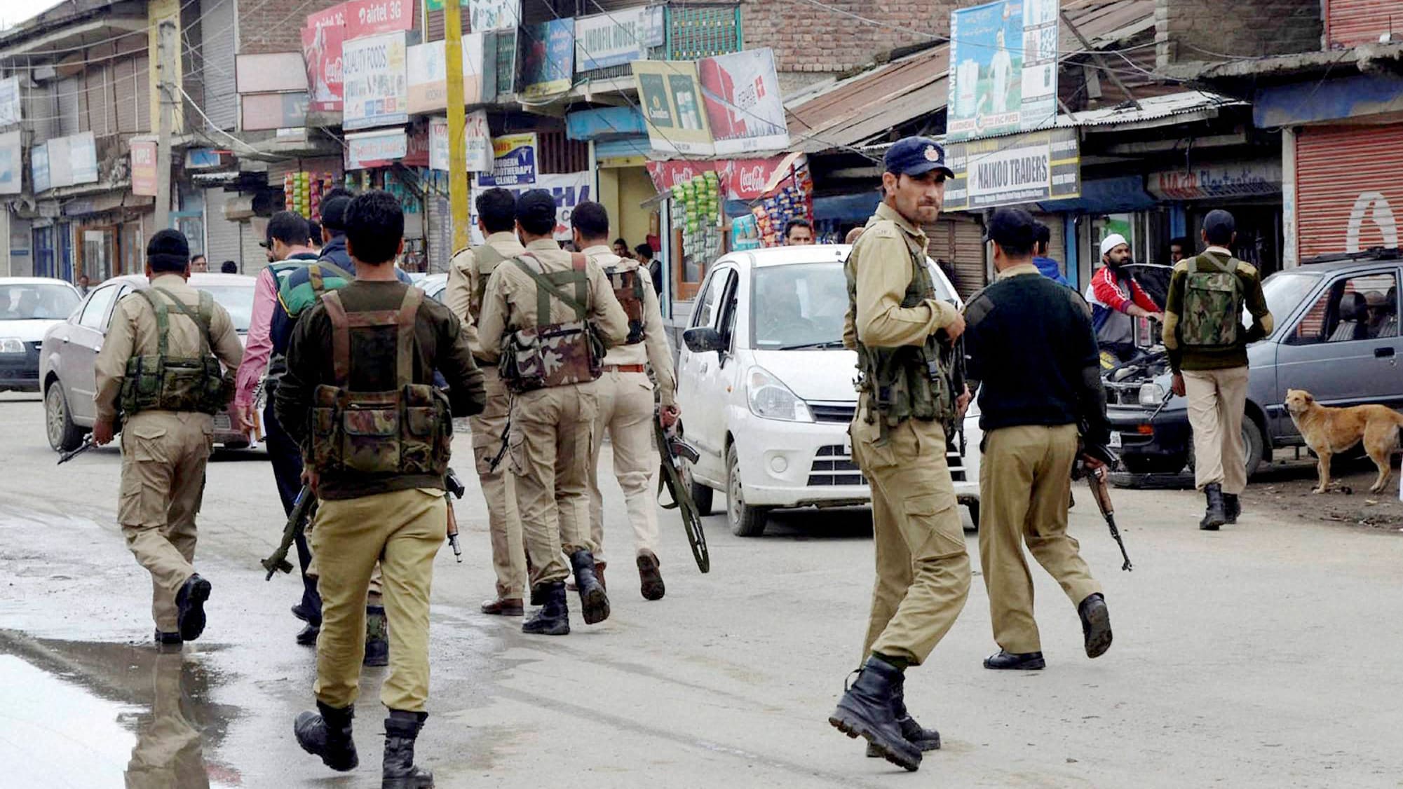Srinagar Bypoll: Six Killed, Several Injured As Security Men Fire On Mobs&nbsp;