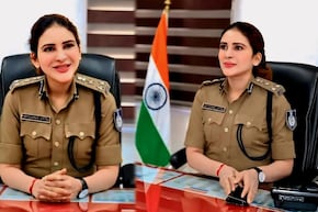 देवास से भोपाल तक चर्चे...स्टाइलिश लुक, दबंग अंदाज, साइकिल पर गश्त, जानें कौन हैं ये IPS अधिकारी?