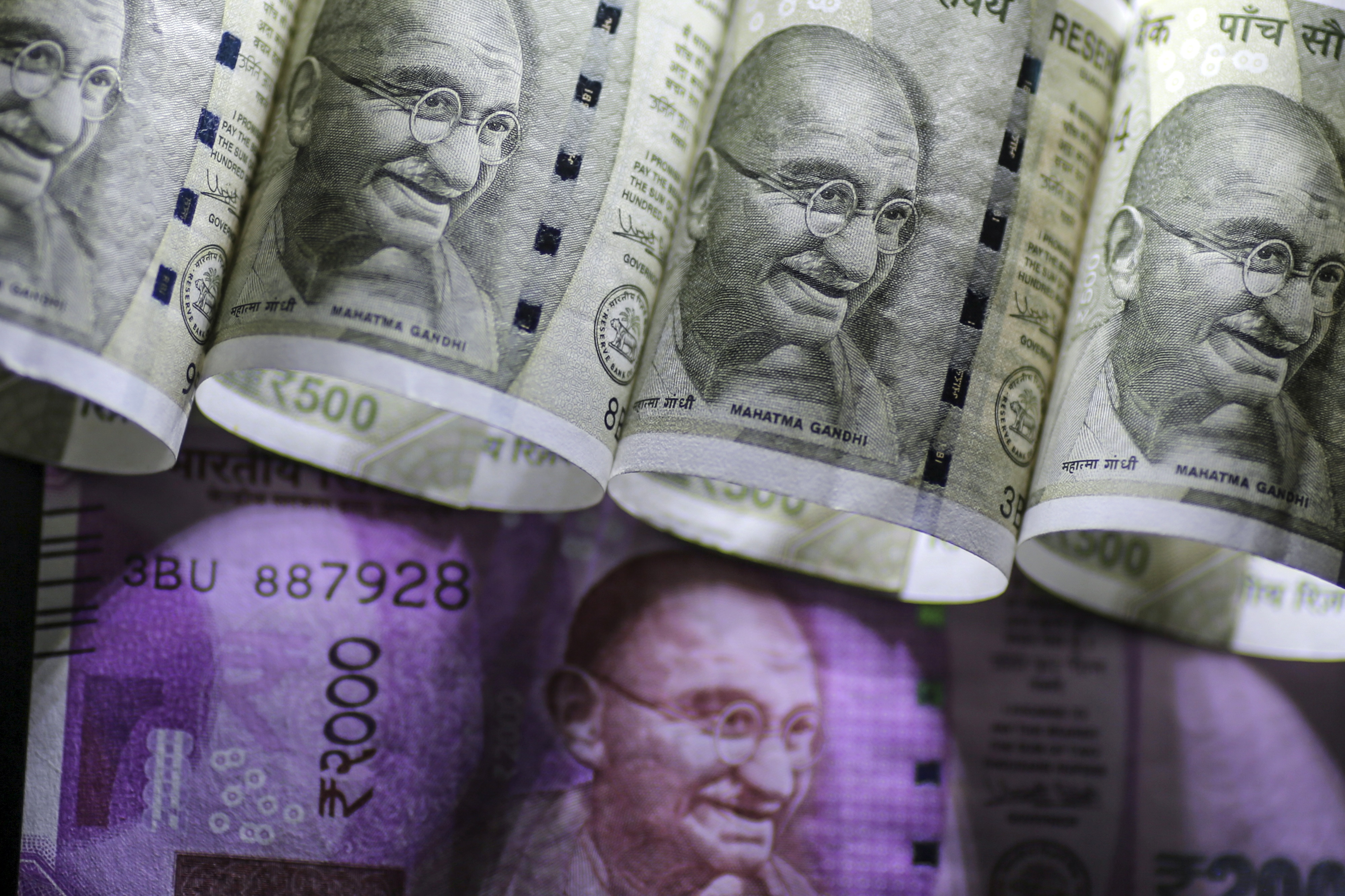 Rupee Rebounds From Record Low As Emerging Market Rout Eases&nbsp;
