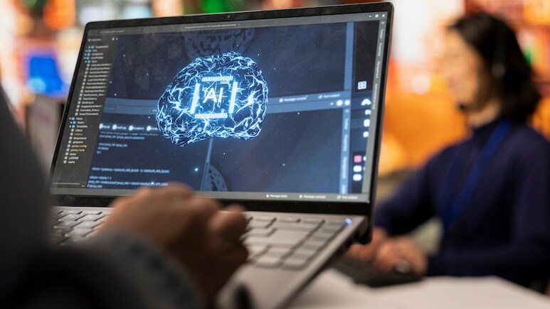 IIT मद्रास के मुफ्त AI कोर्स, हिंदी में कोडिंग से लेकर अकाउंटिंग सीखने का मौका