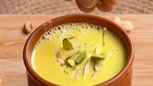 डायबिटीज रोगियों के लिए परफेक्ट है गरमा गरम बेसन का दूध, जानें इसे बनाने का सही तरीका और फायदे