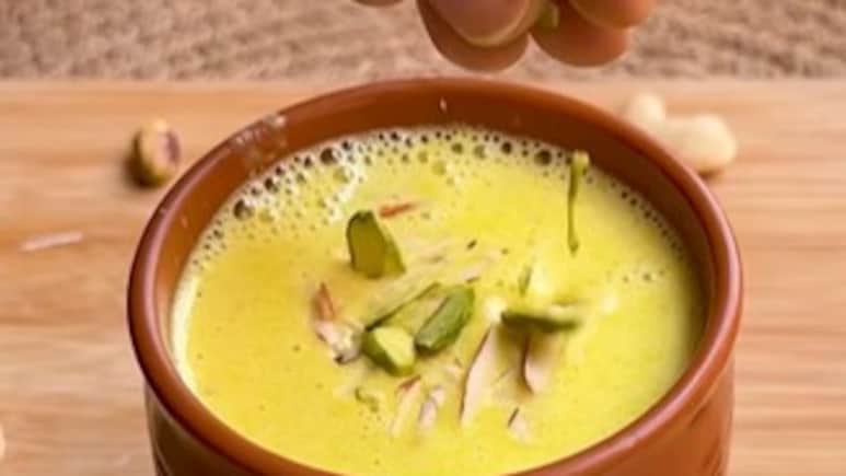 डायबिटीज रोगियों के लिए परफेक्ट है गरमा गरम बेसन का दूध, जानें इसे बनाने का सही तरीका और फायदे