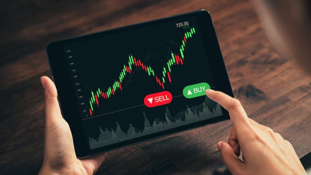 Market Experts' Stock Recommendations: Should You Buy, Sell Or Hold These Stocks Today?