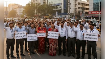 कल 12 फरवरी को बैंक खुले रहेंगे या बंद? हड़ताल को लेकर SBI ने जारी किया अलर्ट,दूर करें कन्फ्यूजन