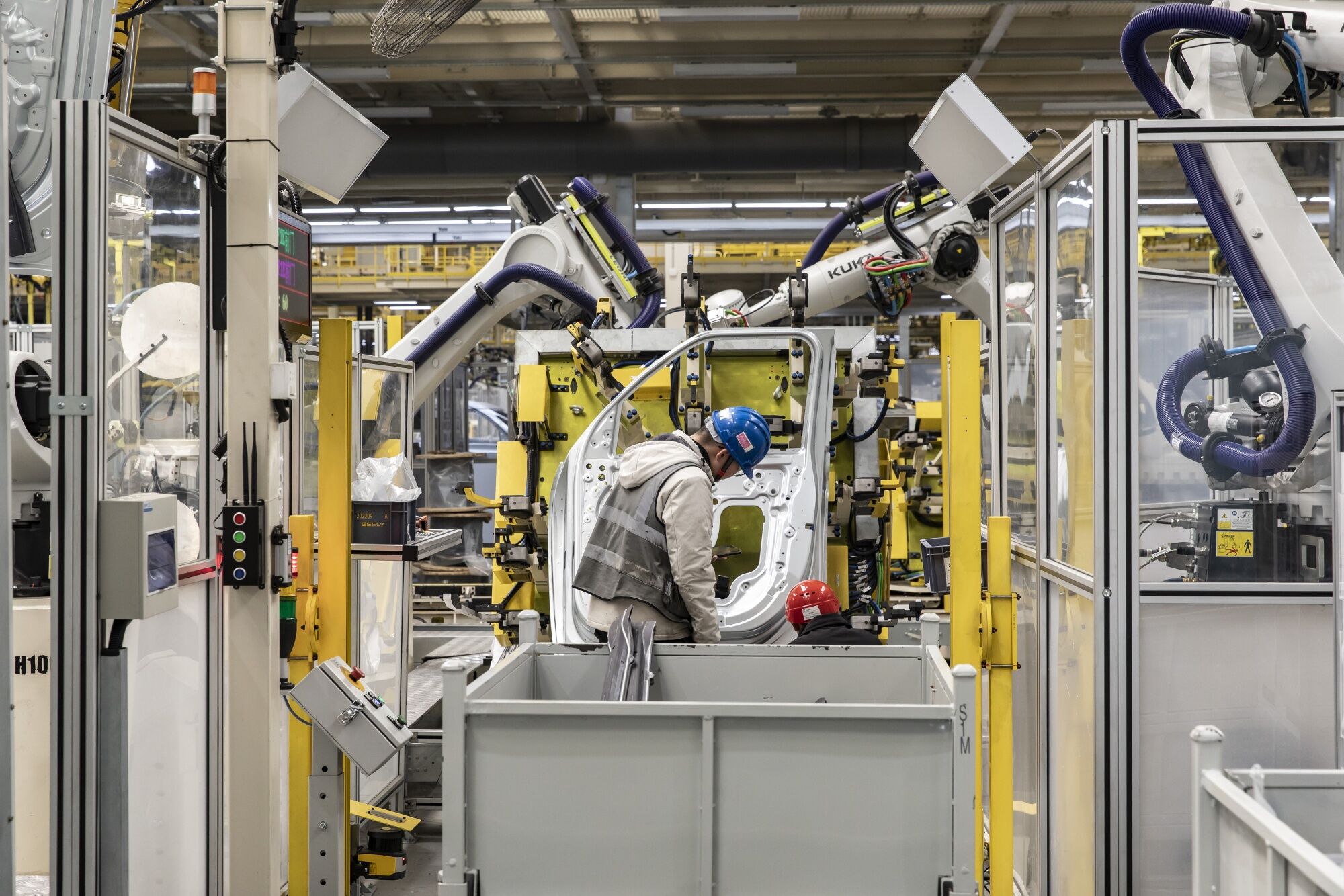 China&rsquo;s Factory Activity Picks Up, Private Survey Shows