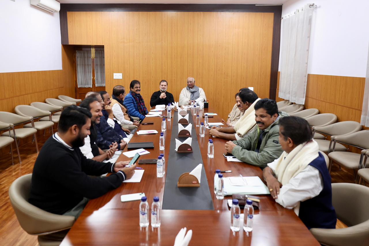 "Upset" Shashi Tharoor Skips Rahul Gandhi's Key Kerala Congress Meet