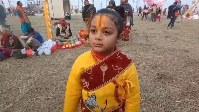 माथे पर टीका, श्रीभगवद्गीता के श्लोक... जानें- कौन हैं माघ मेला में आए 6 साल के बाल राम श्रीश बाहुबली महाराज