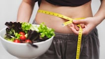 Weight Loss Mistake: जिम और डाइट के बाद भी नहीं घट रहा वजन? एक्सपर्ट ने बताई असली वजह, कहीं आप तो नहीं कर रहे ये गलती