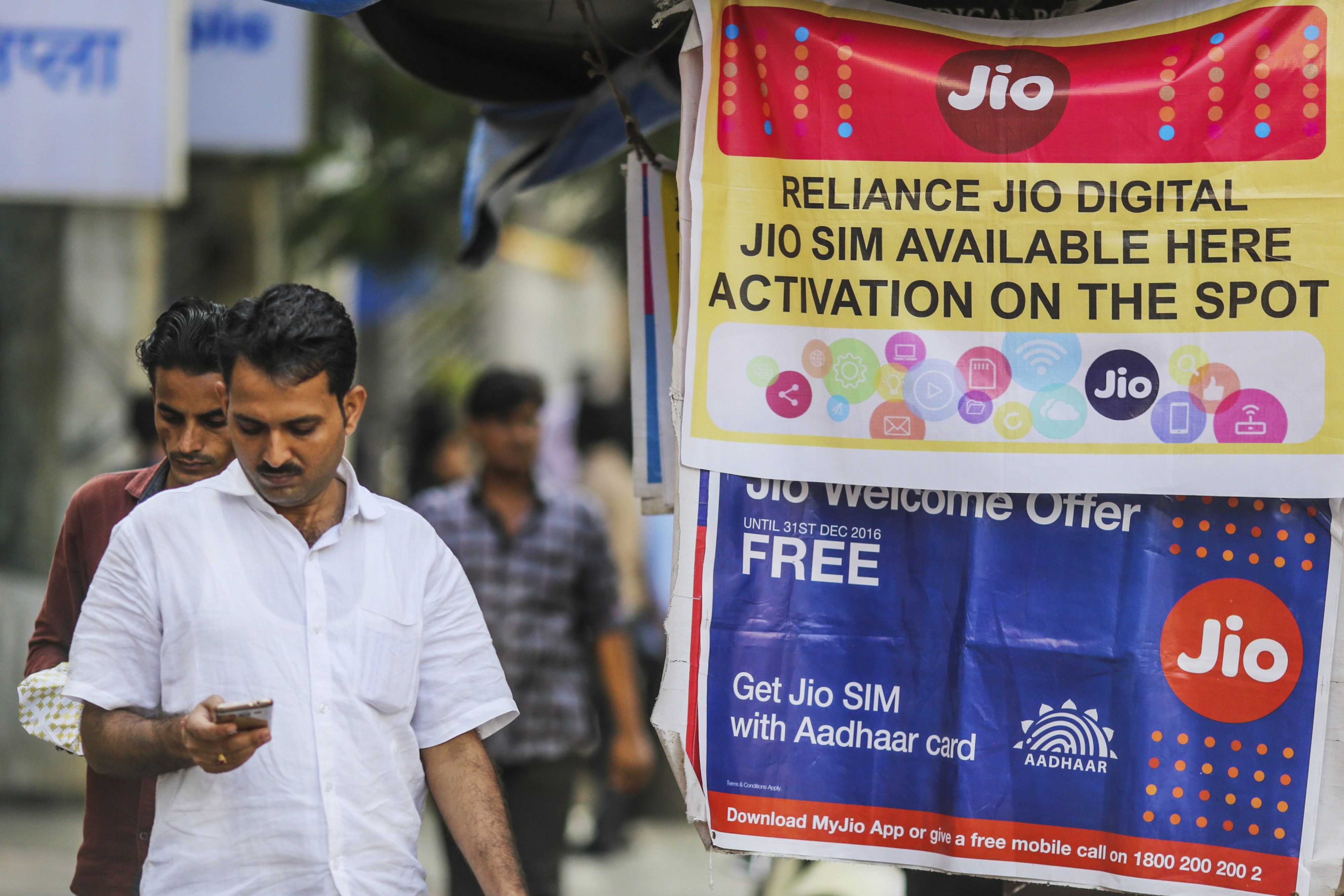 Reliance Jio Adds Over 1 Crore Customers In October Even As Airtel, Vodafone Idea Shed Users &nbsp;