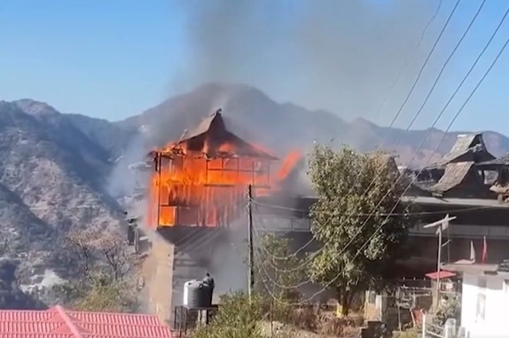 शिमला में  धू-धूकर कर जला जुन्गा महल, सदियों पुरानी नक्काशी और विरासत हुई राख