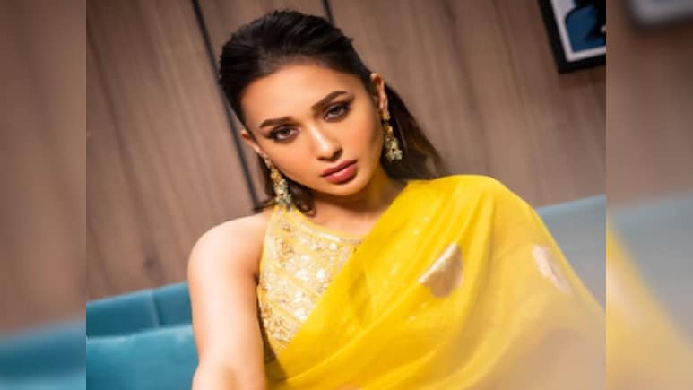 बंगाल की फेमस एक्ट्रेस मिमी चक्रवर्ती हुईं उत्पीड़न का शिकार, कार्यक्रम आयोजक के खिलाफ दर्ज कराई शिकायत