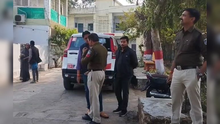 दिनदहाड़े तीन लाख रुपये की लूट! चाकू और कट्टा दिखाकर सबके सामने फरार हुए बदमाश