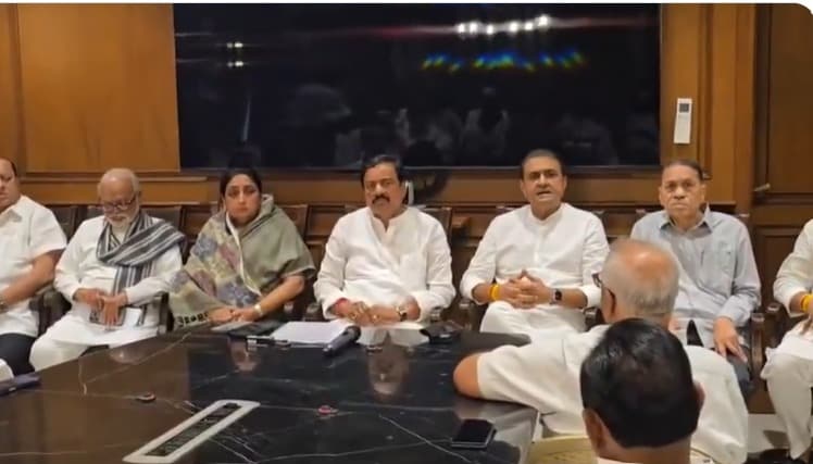 NCP विधायक दल की नेता चुनी गईं सुनेत्रा पवार