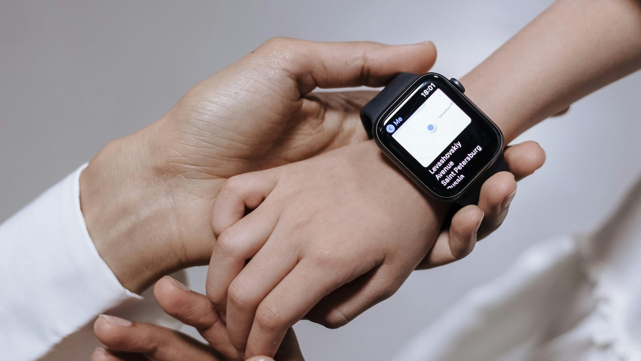 Best Smartwatches Under ₹10,000: Top Features And Performance Explained