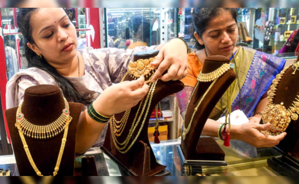 Gold-Silver Price Today: सोना-चांदी ने दिखाए तेवर, आसमान छू रही कीमतें,  कहां तक जाएंगे दाम?