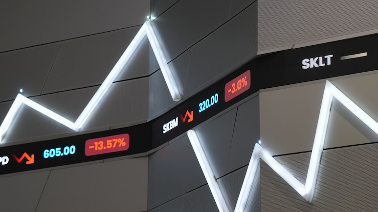 Treasuries, Stocks Fall On Greenland Tariff Angst: Markets Wrap