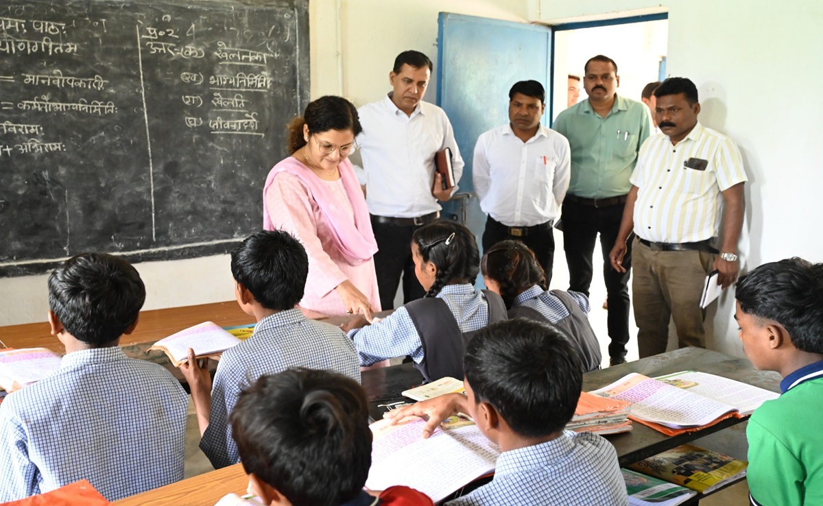 Exam Tips: बोर्ड परीक्षाओं का डर करें दूर, IAS चंदन त्रिपाठी ने बच्चों को दी टिप्स, कहा- खुद पर भरोसा रखें