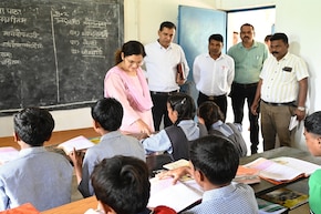 Exam Tips: बोर्ड परीक्षाओं का डर करें दूर, IAS चंदन त्रिपाठी ने बच्चों को दी टिप्स, कहा- खुद पर भरोसा रखें