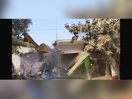 दिल्ली के आली में यूपी सिंचाई विभाग की कार्रवाई से 300 घर सील, ठंड में टेंट में रहने को मजबूर लोग