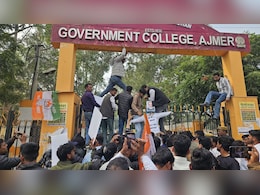 'पाकिस्तान हमारा बड़ा भाई' विवादित बयान से बुरे फंसे प्रिंसिपल, तूल पकड़ा मामला; प्रदर्शन पर उतरे छात्र