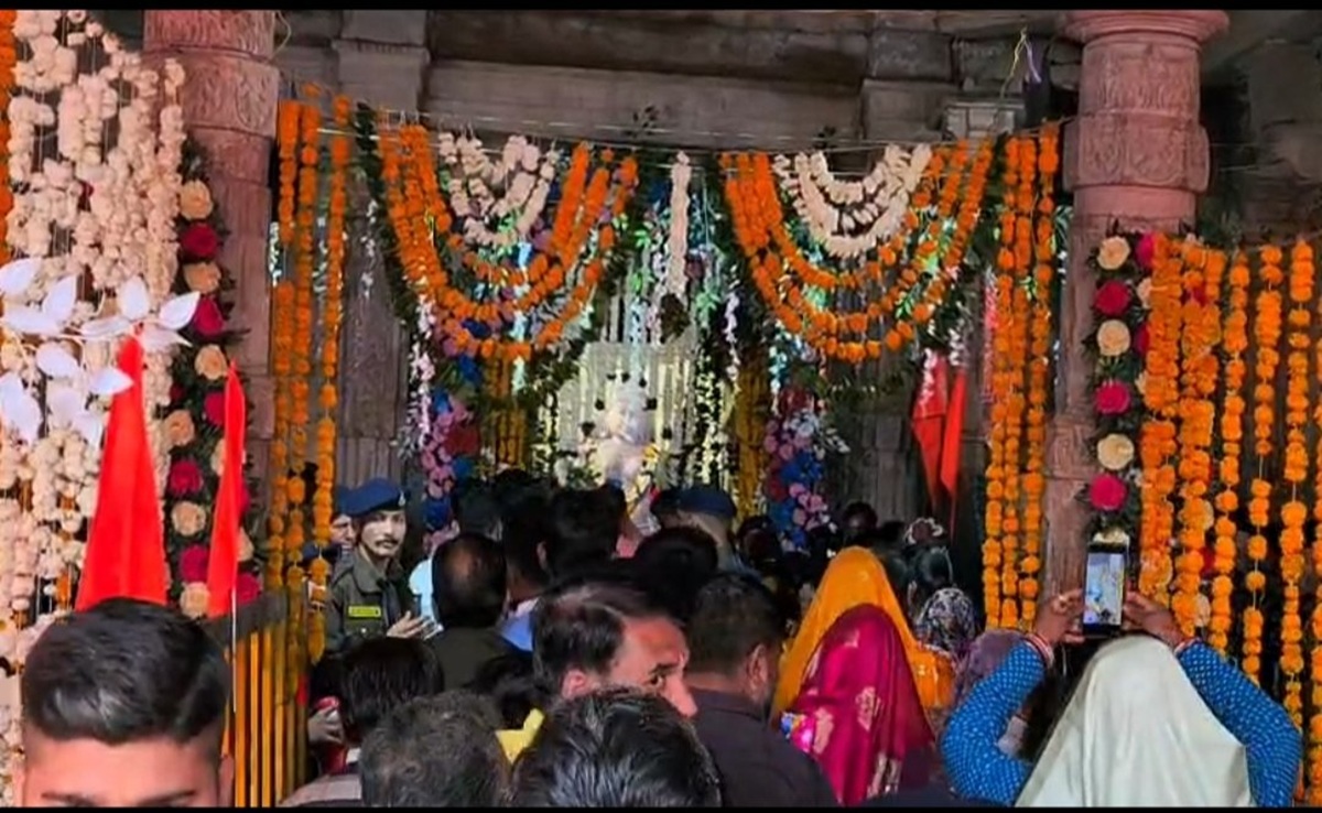 Dhar Bhojshala News: भोजशाला मंदिर में भक्तों की उमड़ी भीड़; वाग्देवी की पूजा के साथ ही नमाज की भी अनुमति