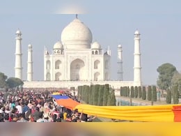 ताजमहल पर चढ़ाई गई 1720 मीटर लंबी चादर