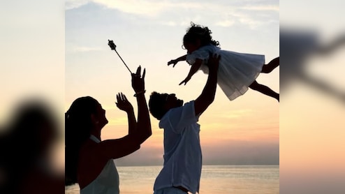 Ranbir Kapoor, Alia Bhatt Return To Mumbai After New Year Vacation, Greet Paps